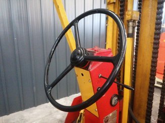 Carrello elevatore frontale a 3 ruote Peg F2050EB