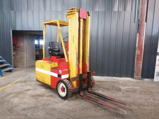 Carrello elevatore frontale a 3 ruote Peg F2050EB - 1