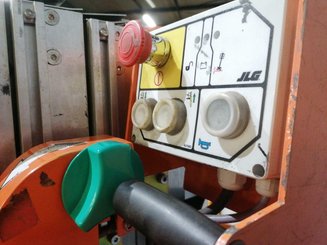 Navicella a gruppo di sollevamento verticale JLG TOUCAN DUO