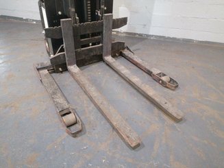 Carrello stoccatore a razze larghe Caterpillar NSP12NS - 4