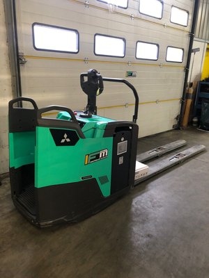 Transpallet con pedana Mitsubishi PBF25N3R MITSUBISHI - 1