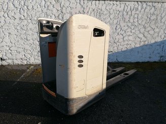 Transpallet con pedana Crown RT4000