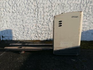 Transpallet con pedana Crown RT4000