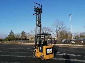 Carrello elevatore frontale a 4 ruote Caterpillar EC25 - 3