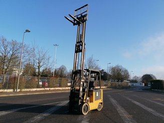Carrello elevatore frontale a 4 ruote Caterpillar EC25