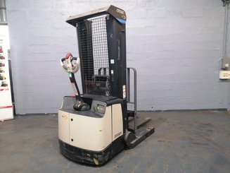 Carrello stoccatore a razze larghe Crown SHR5520-1.1