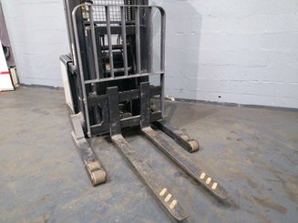 Carrello stoccatore a razze larghe Crown SHR5520-1.1