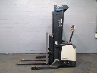Carrello stoccatore a razze larghe Crown SHR5520-1.1