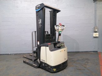 Carrello stoccatore a razze larghe Crown SHR5520-1.1