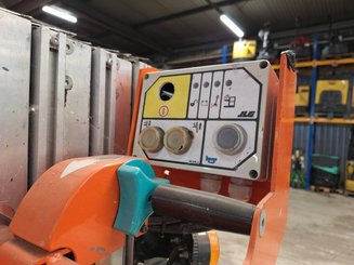 Navicella a gruppo di sollevamento verticale JLG TOUCAN DUO