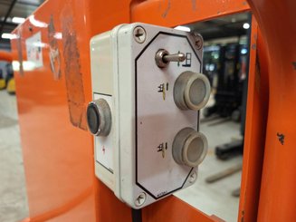 Navicella a gruppo di sollevamento verticale JLG TOUCAN DUO