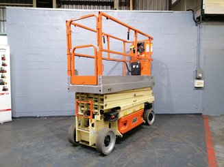 Piattaforma a pantografo JLG 2030ES - 4