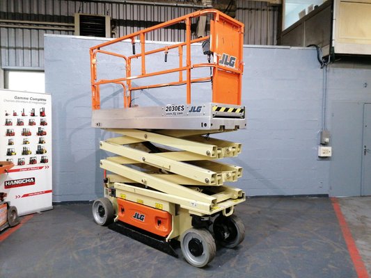 Piattaforma a pantografo JLG 2030ES - 1