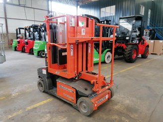 Navicella a gruppo di sollevamento verticale JLG TOUCAN DUO