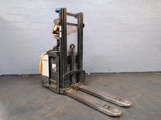 Stoccatori con piattaforma Crown DT3040 - 1