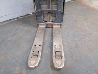 Stoccatori con piattaforma Crown DT3040 - 7