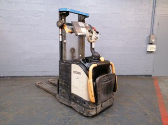 Stoccatori con piattaforma Crown DT3040 - 4