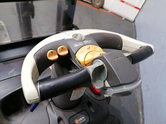 Stoccatori con piattaforma Crown DT3040