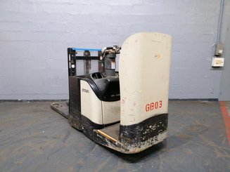 Stoccatori con piattaforma Crown DT3040