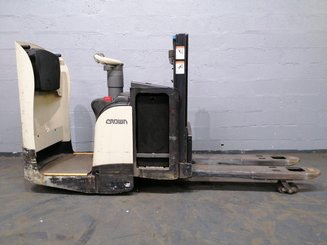 Stoccatori con piattaforma Crown DT3040