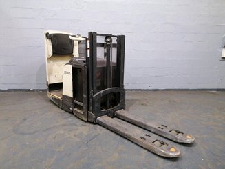 Stoccatori con piattaforma Crown DT3040