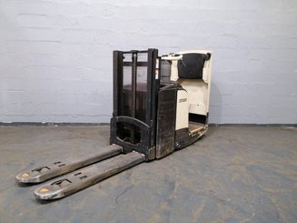 Stoccatori con piattaforma Crown DT3040