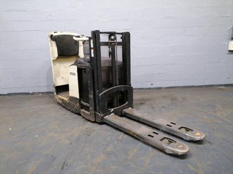 Stoccatori con piattaforma Crown DT3040