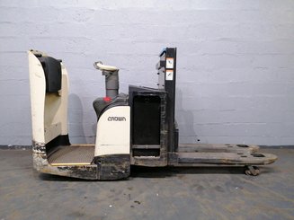 Stoccatori con piattaforma Crown DT3040