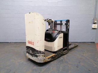 Stoccatori con piattaforma Crown DT3040