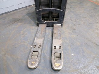 Stoccatori con piattaforma Crown DT3040
