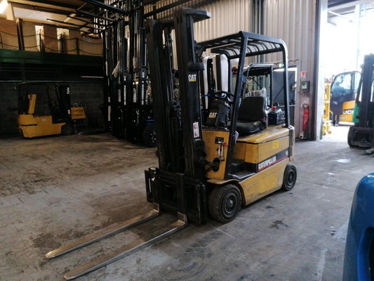 Carrello elevatore frontale a 4 ruote Caterpillar EP16K - 1