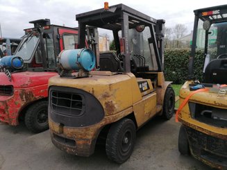 Carrello elevatore frontale a 4 ruote Caterpillar GP45K2 - 1