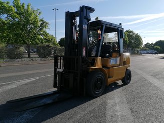 Carrello elevatore frontale a 4 ruote Caterpillar GP40KL - 1