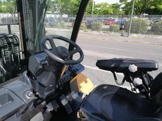 Carrello elevatore frontale a 4 ruote Caterpillar GP40N