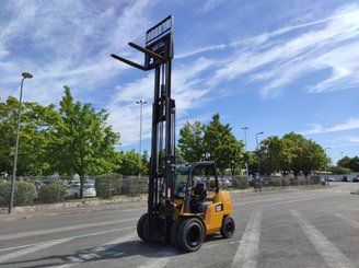 Carrello elevatore frontale a 4 ruote Caterpillar GP40N