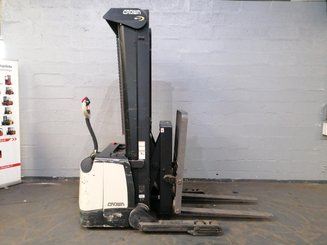 Carrello stoccatore a razze larghe Crown SHR5520-1.1