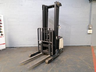 Carrello stoccatore a razze larghe Crown SHR5520-1.1