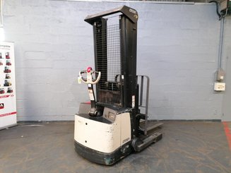 Carrello stoccatore a razze larghe Crown SHR5520-1.1