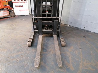 Carrello stoccatore a razze larghe Crown SHR5520-1.1