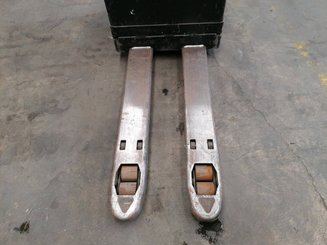 Transpallet con pedana Crown WT3040 - 4