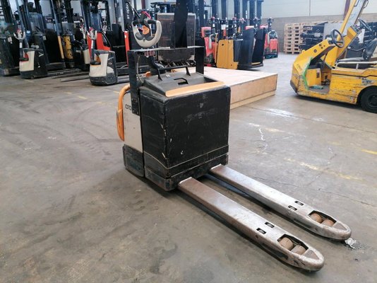 Transpallet con pedana Crown WT3040 - 1