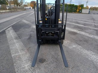 Carrello elevatore frontale a 3 ruote Yale ERP16VTMWB - 8