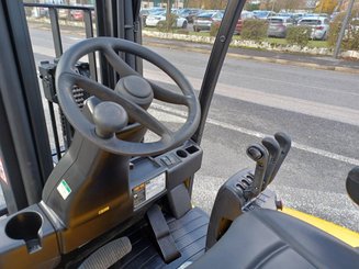 Carrello elevatore frontale a 3 ruote Yale ERP16VTMWB