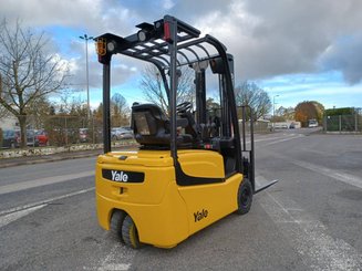 Carrello elevatore frontale a 3 ruote Yale ERP16VTMWB