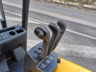 Carrello elevatore frontale a 3 ruote Yale ERP16VTMWB