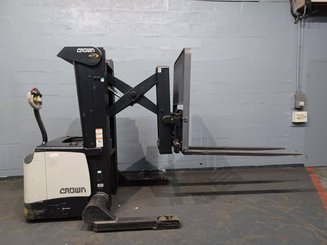 Carrello stoccatore a razze larghe Crown SHR5540-1.6 - 2