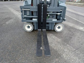 Carrelli multidirezionali Combilift CBE3000