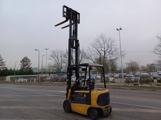 Carrello elevatore frontale a 4 ruote Caterpillar EP25K
