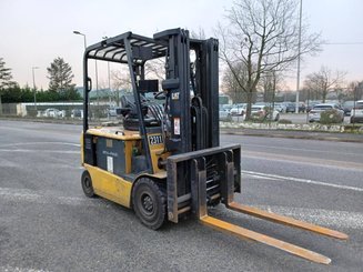 Carrello elevatore frontale a 4 ruote Caterpillar EP25K