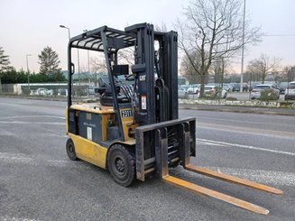 Carrello elevatore frontale a 4 ruote Caterpillar EP25K - 1